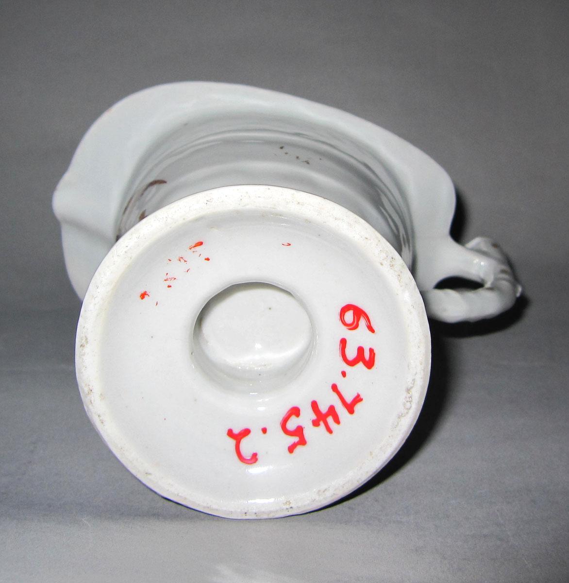 1963.0745.002 Porcelain cream pot underside