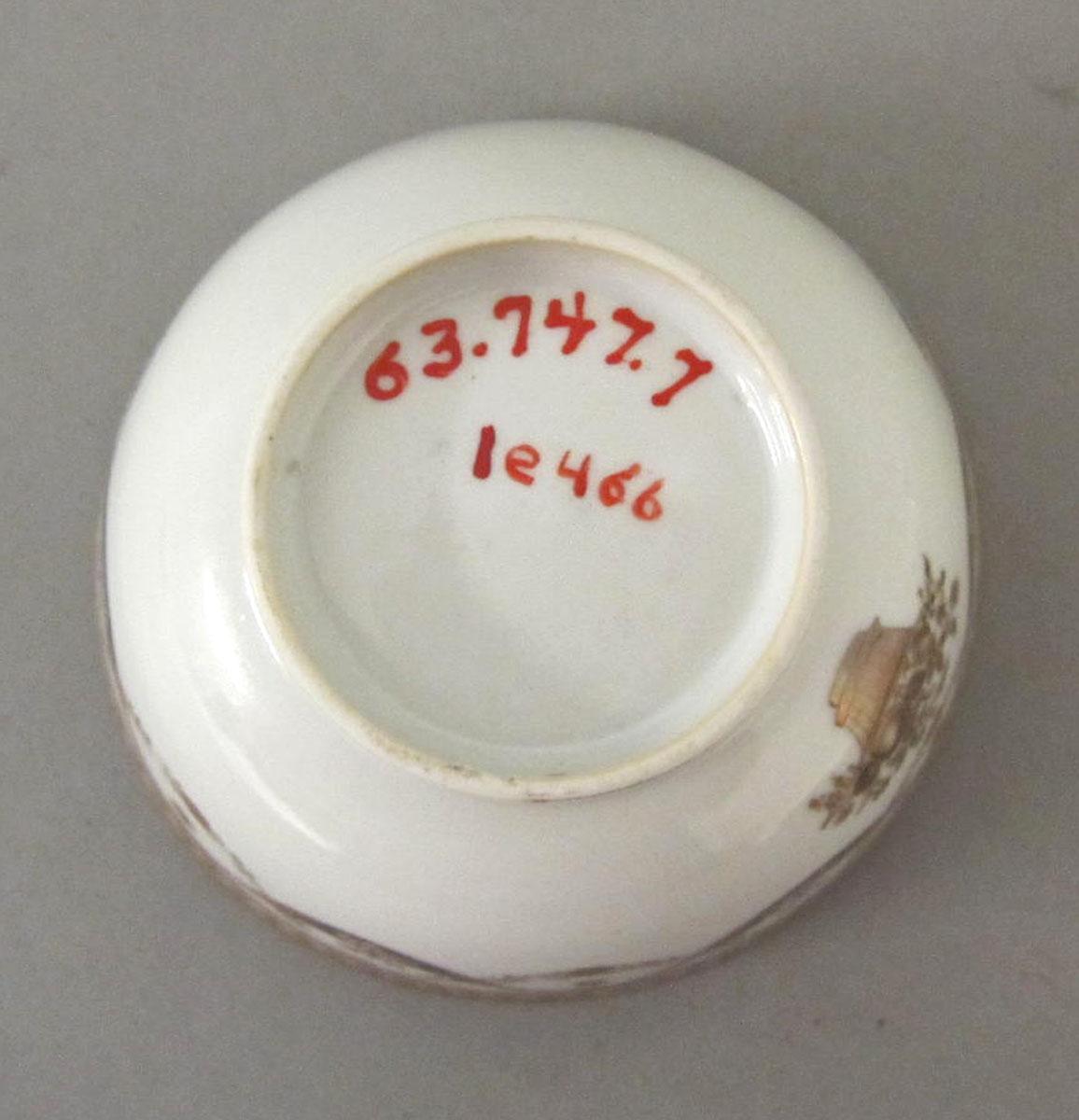 1963.0747.007 Porcelain bowl underside