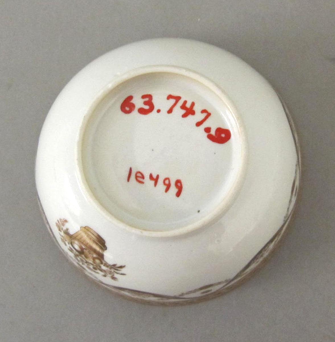 1963.0747.009 Porcelain bowl underside