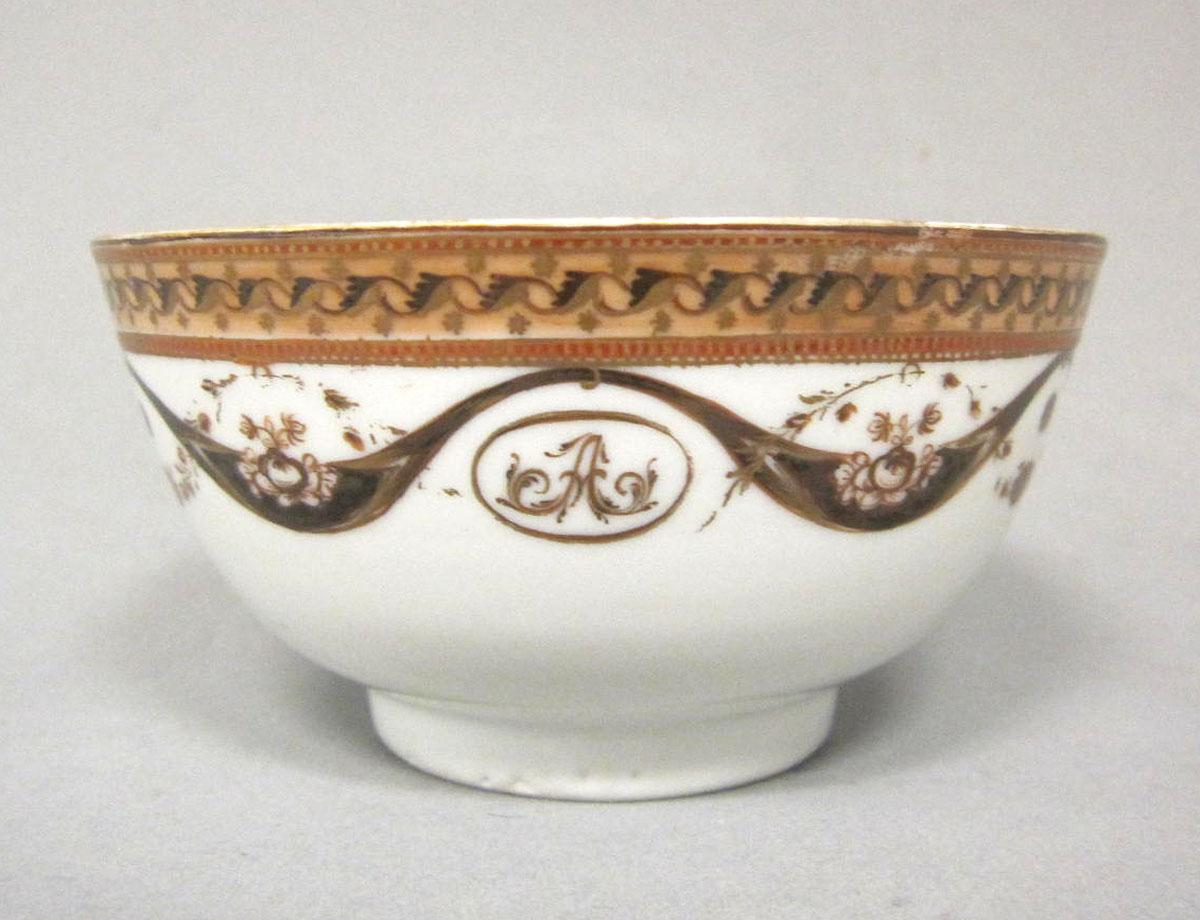 1963.0747.010 Porcelain bowl