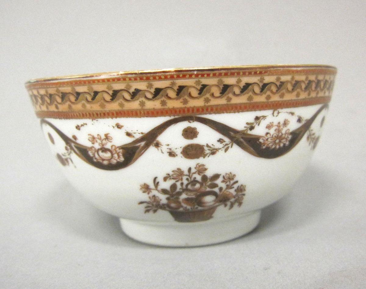 1963.0747.010 Porcelain bowl face two