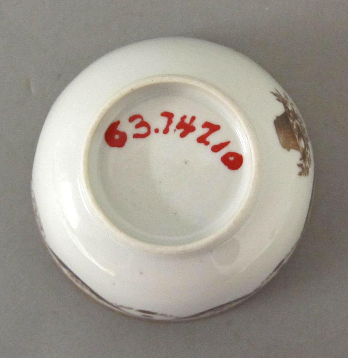 1963.0747.010 Porcelain bowl underside