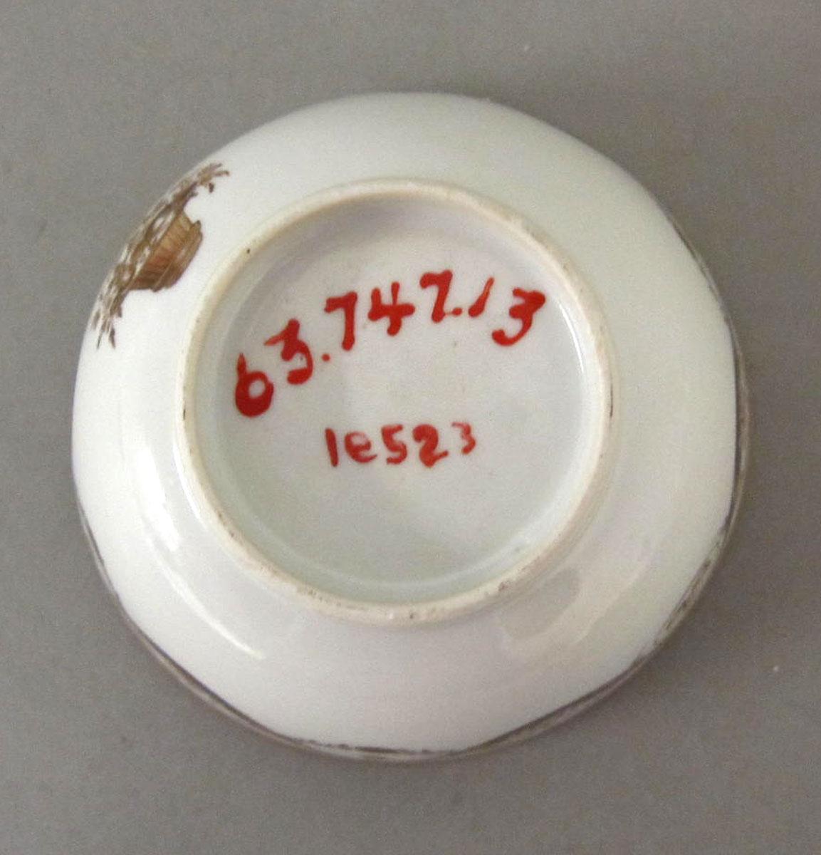 1963.0747.013 Porcelain bowl underside