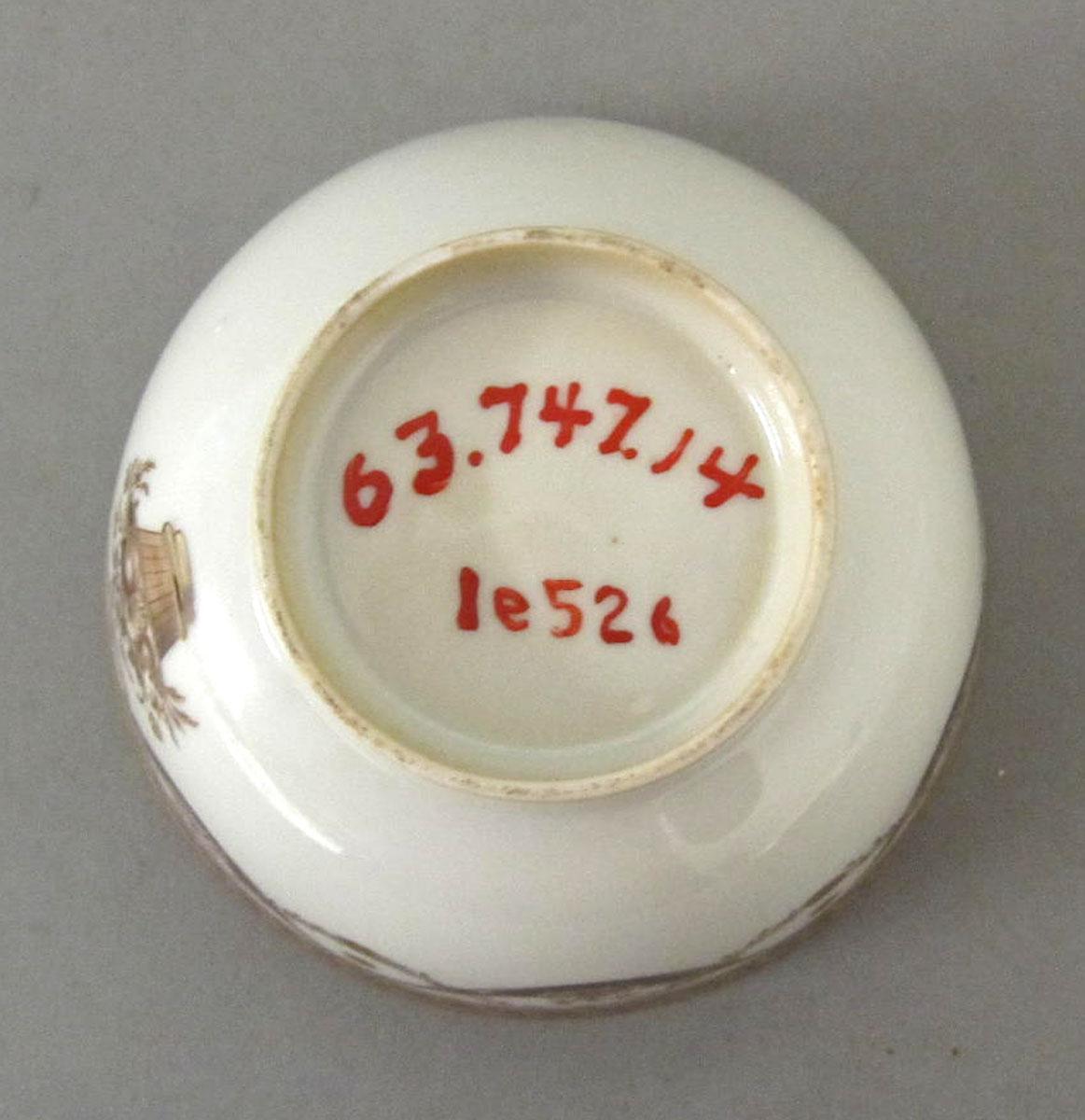 1963.0747.014 Porcelain bowl underside