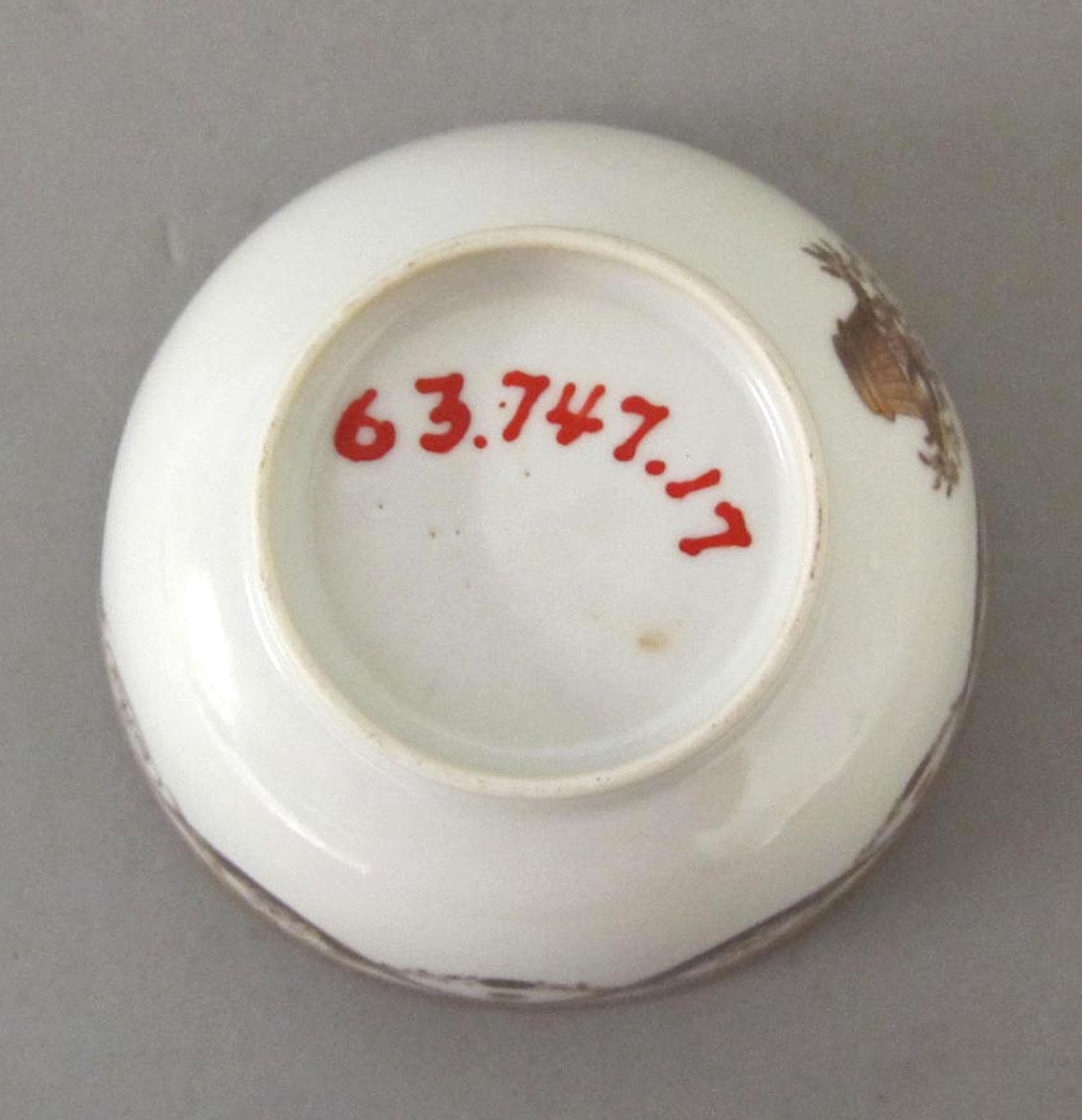 1963.0747.017 Porcelain bowl underside