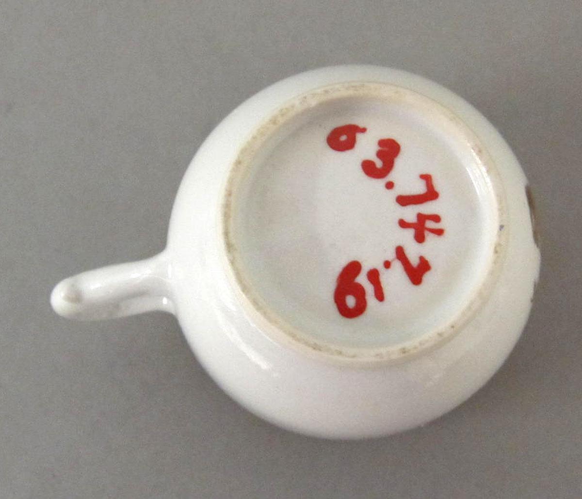 1963.0747.019 Porcelain coffee cup underside