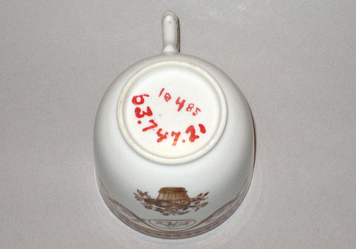 1963.0747.021 Coffee cup underside