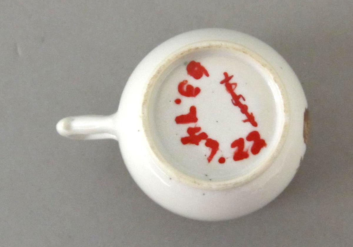 1963.0747.022 Porcelain coffee cup underside