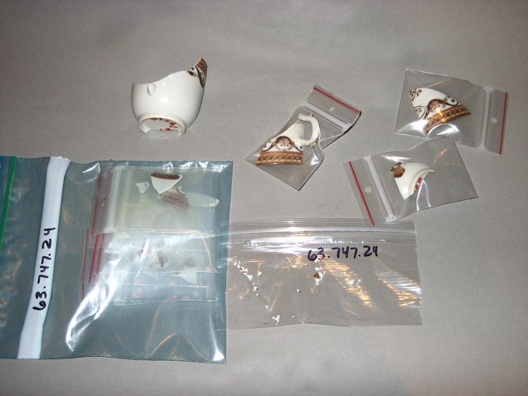 1963.0747.024 Coffee cup pieces