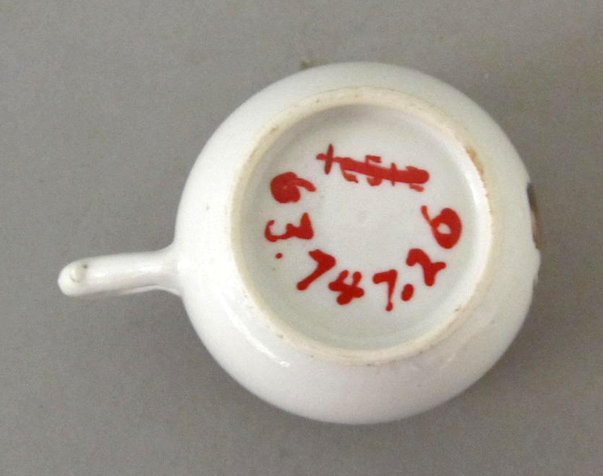 1963.0747.026 Porcelain coffee cup underside