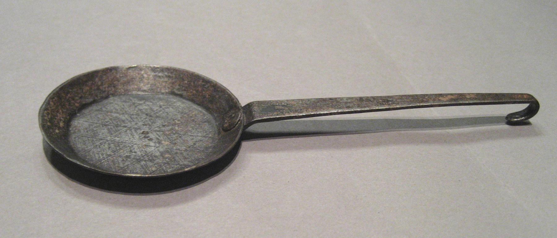 1955.0136.112 Fry pan