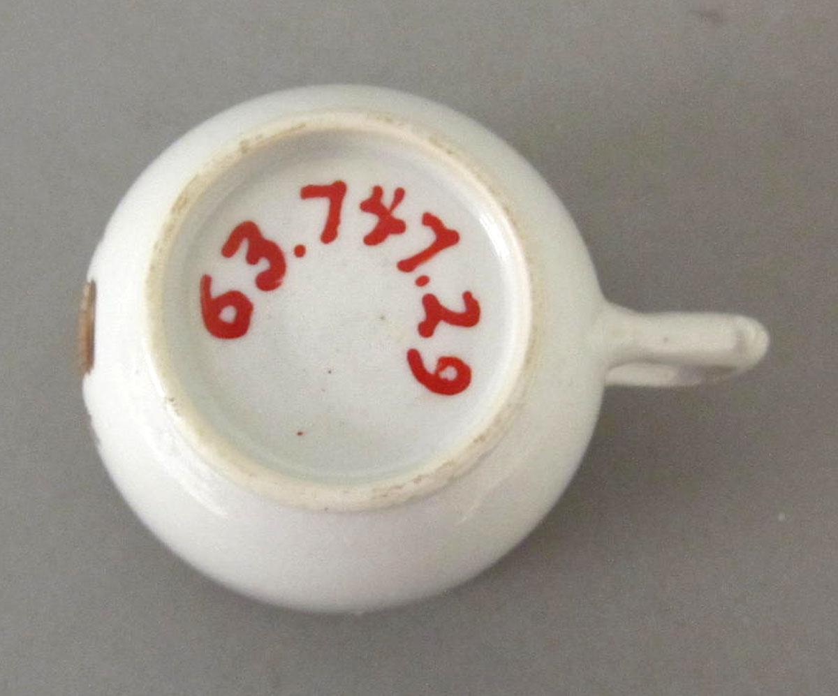 1963.0747.029 Porcelain coffee cup underside