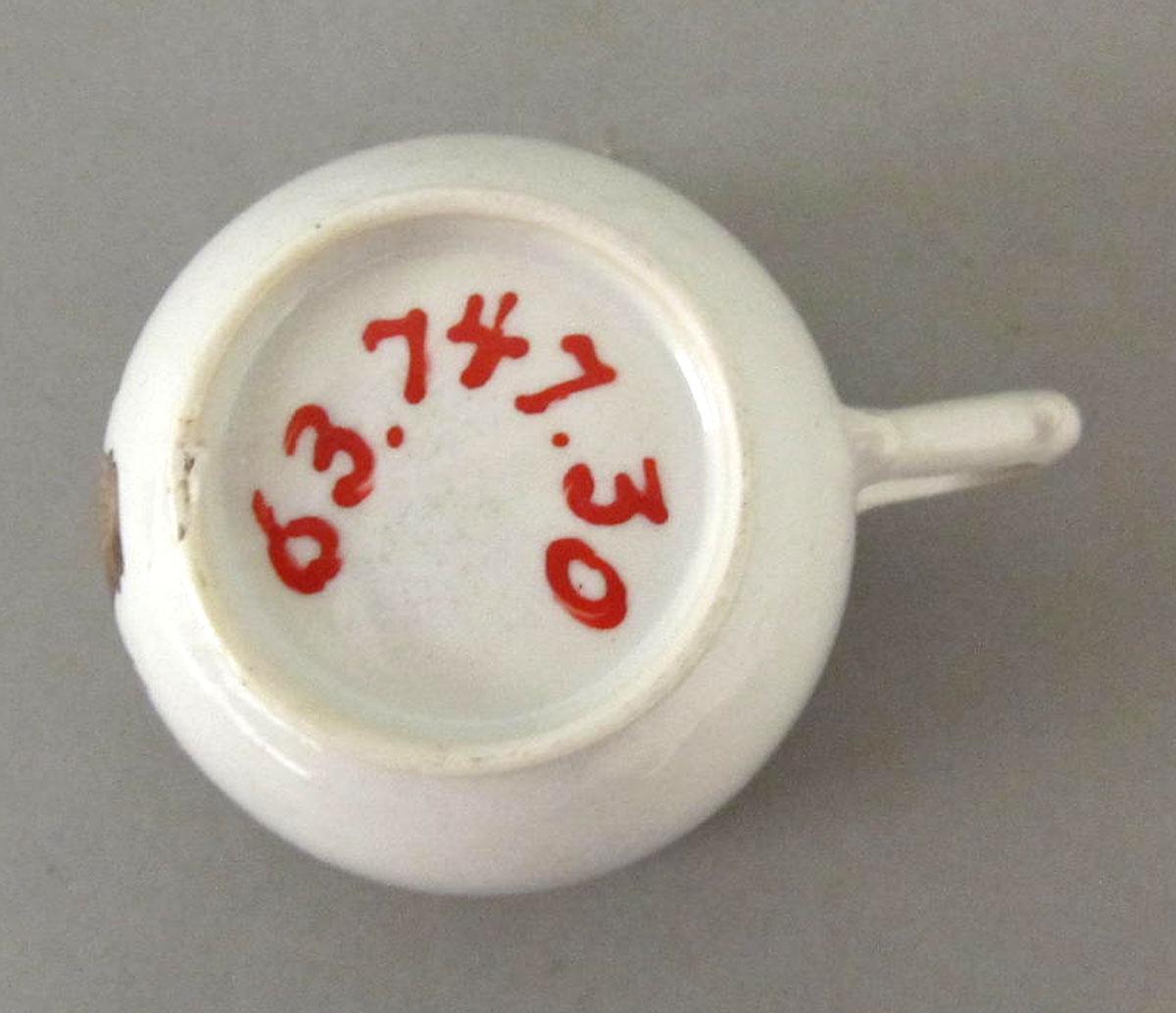 1963.0747.030 Porcelain coffee cup underside
