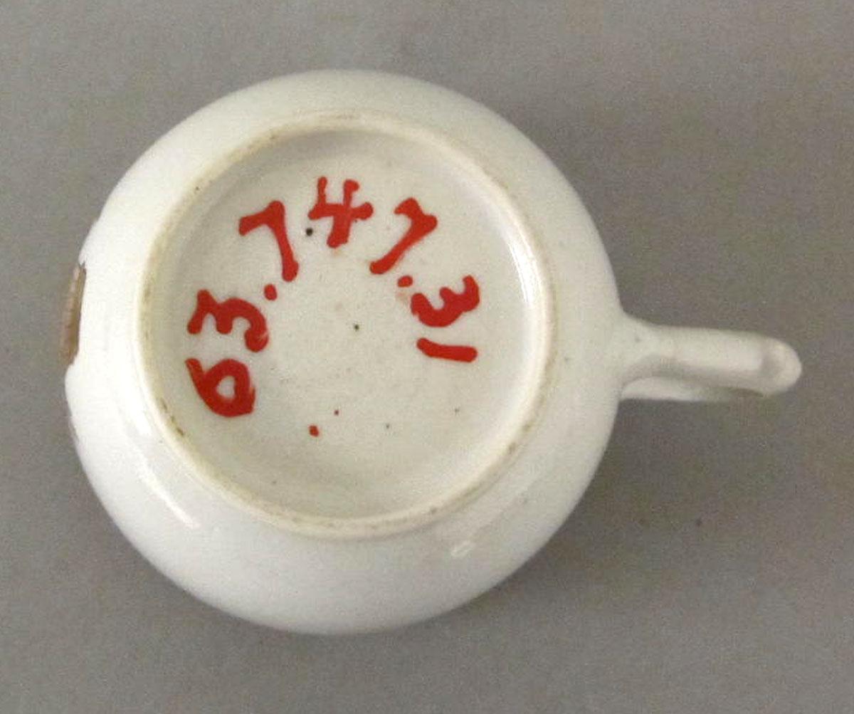 1963.0747.031 Porcelain coffee cup underside