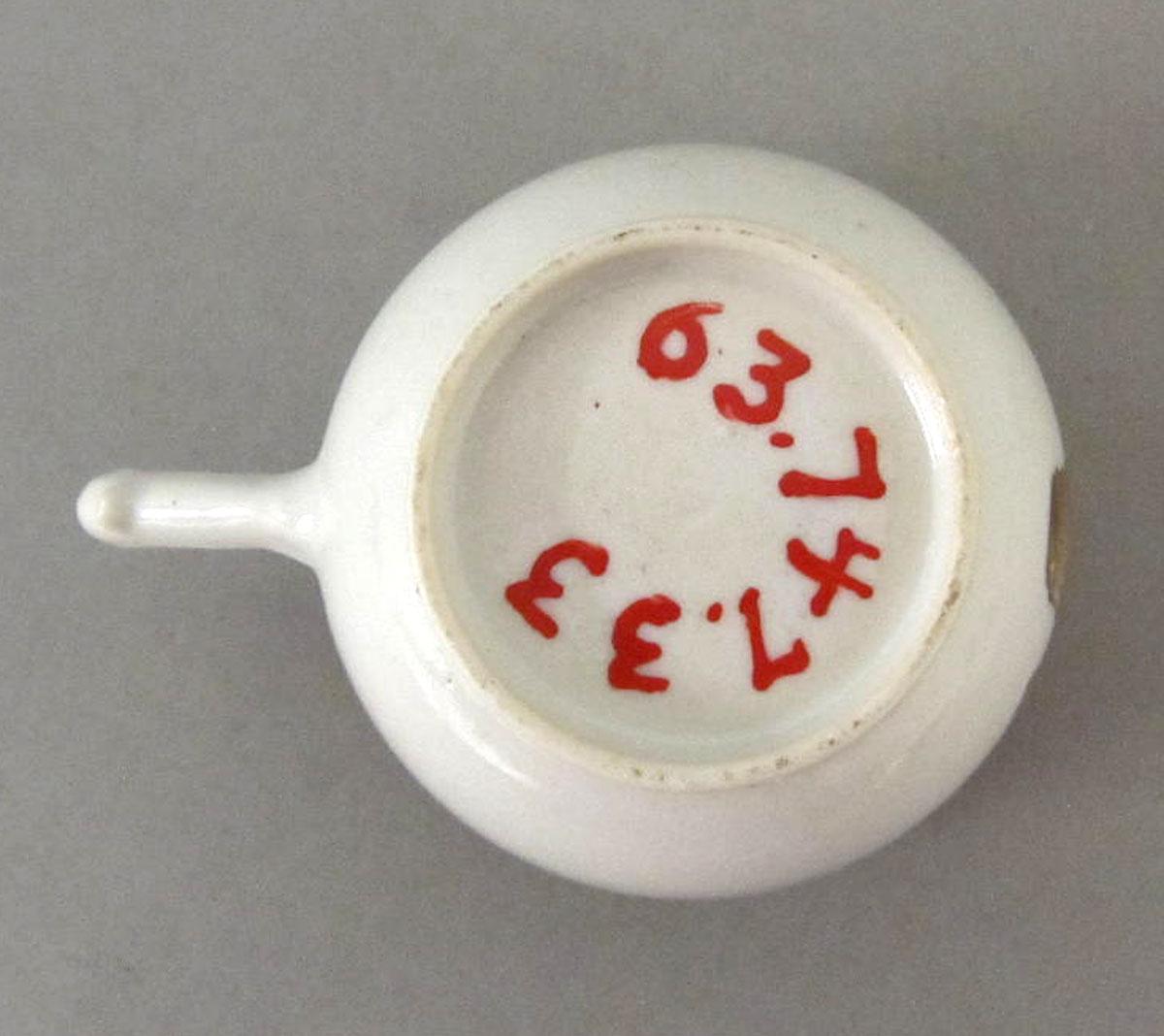 1963.0747.033 Porcelain coffee cup underside