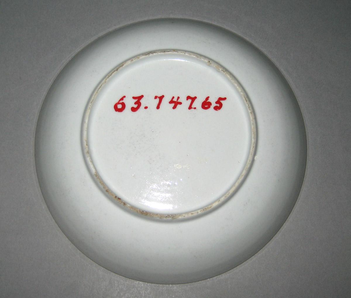 1963.0747.065 Porcelain Saucer underside
