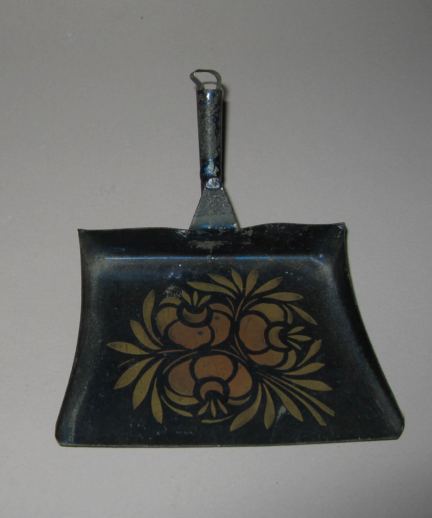 1955.0136.119 Dust Pan
