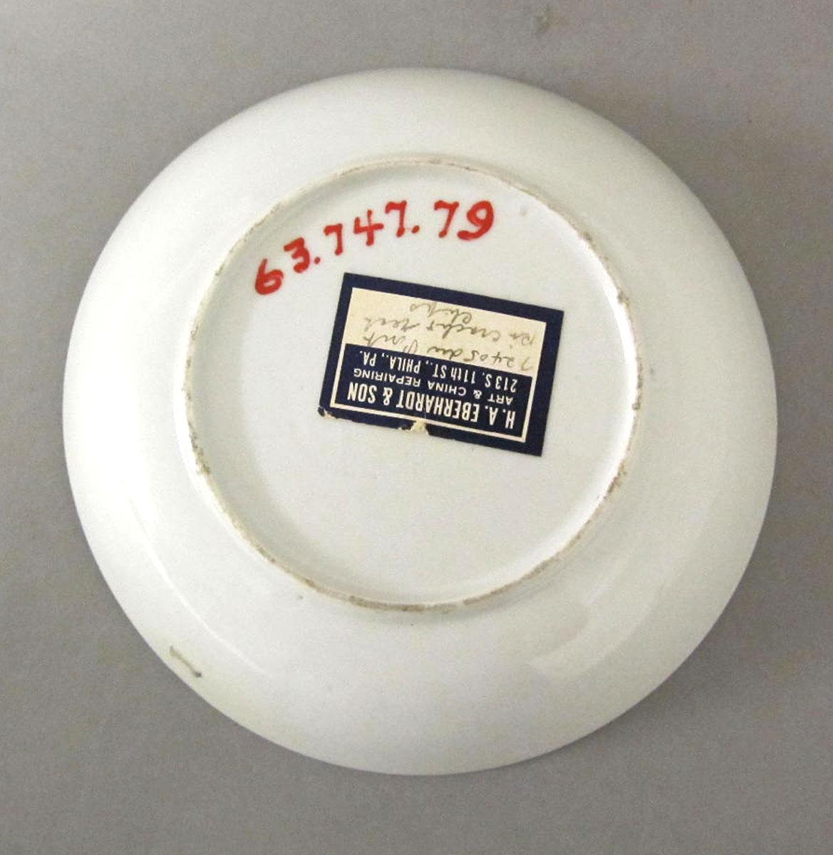 1963.0747.079 Porcelain saucer underside