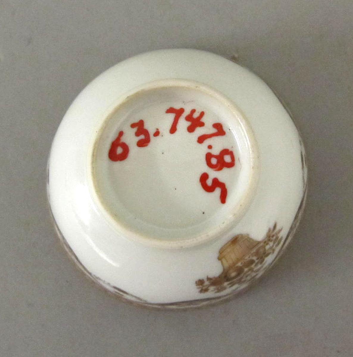 1963.0747.085 Porcelain cup underside