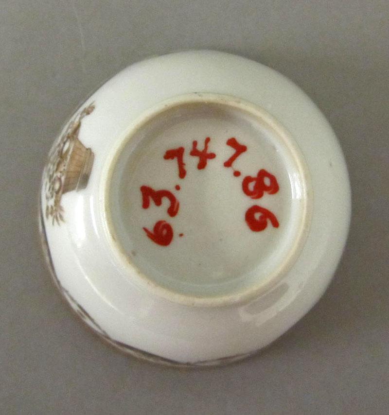 1963.0747.086 Porcelain teabowl underside retake