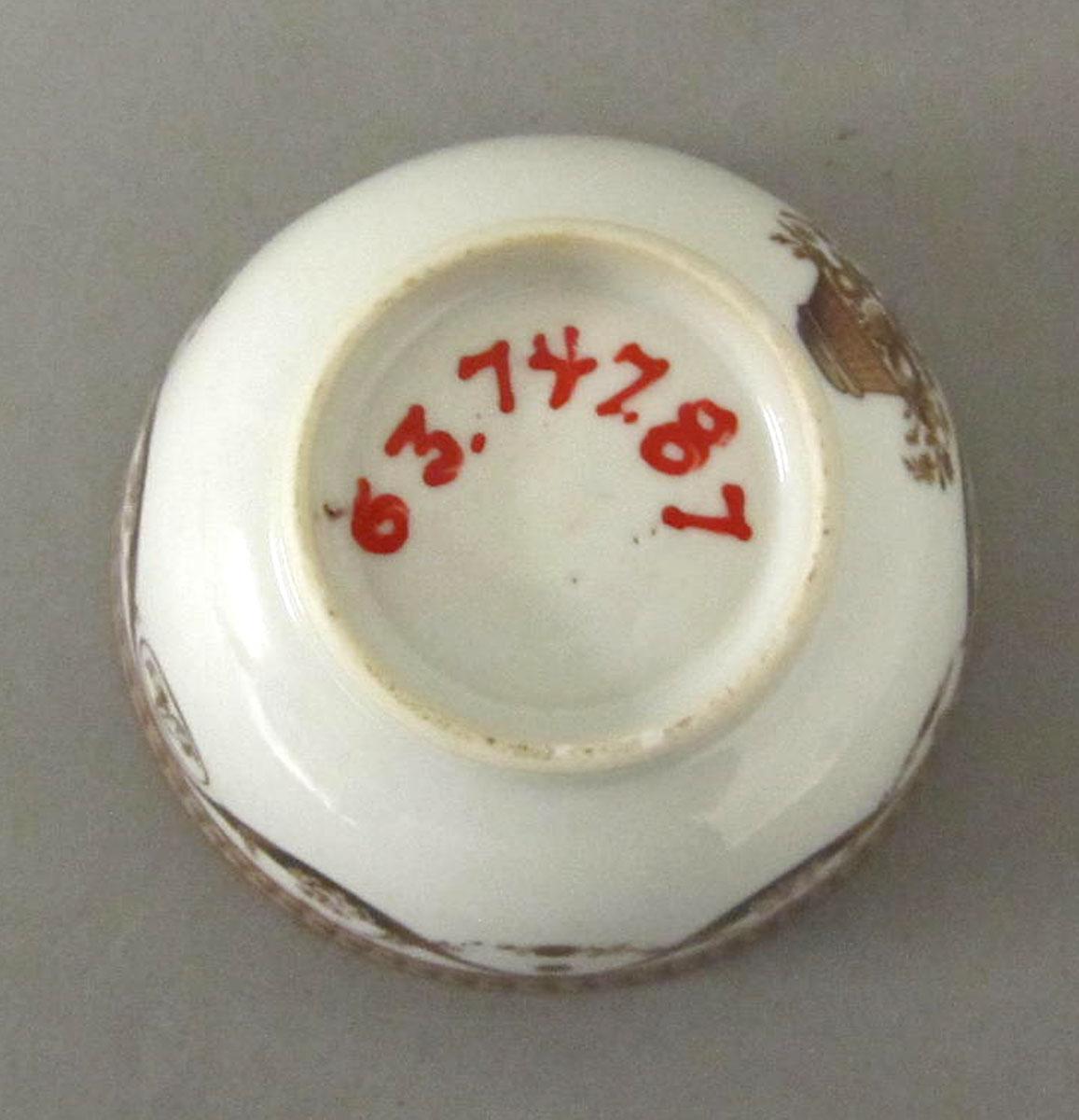 1963.0747.087 Porcelain teabowl underside