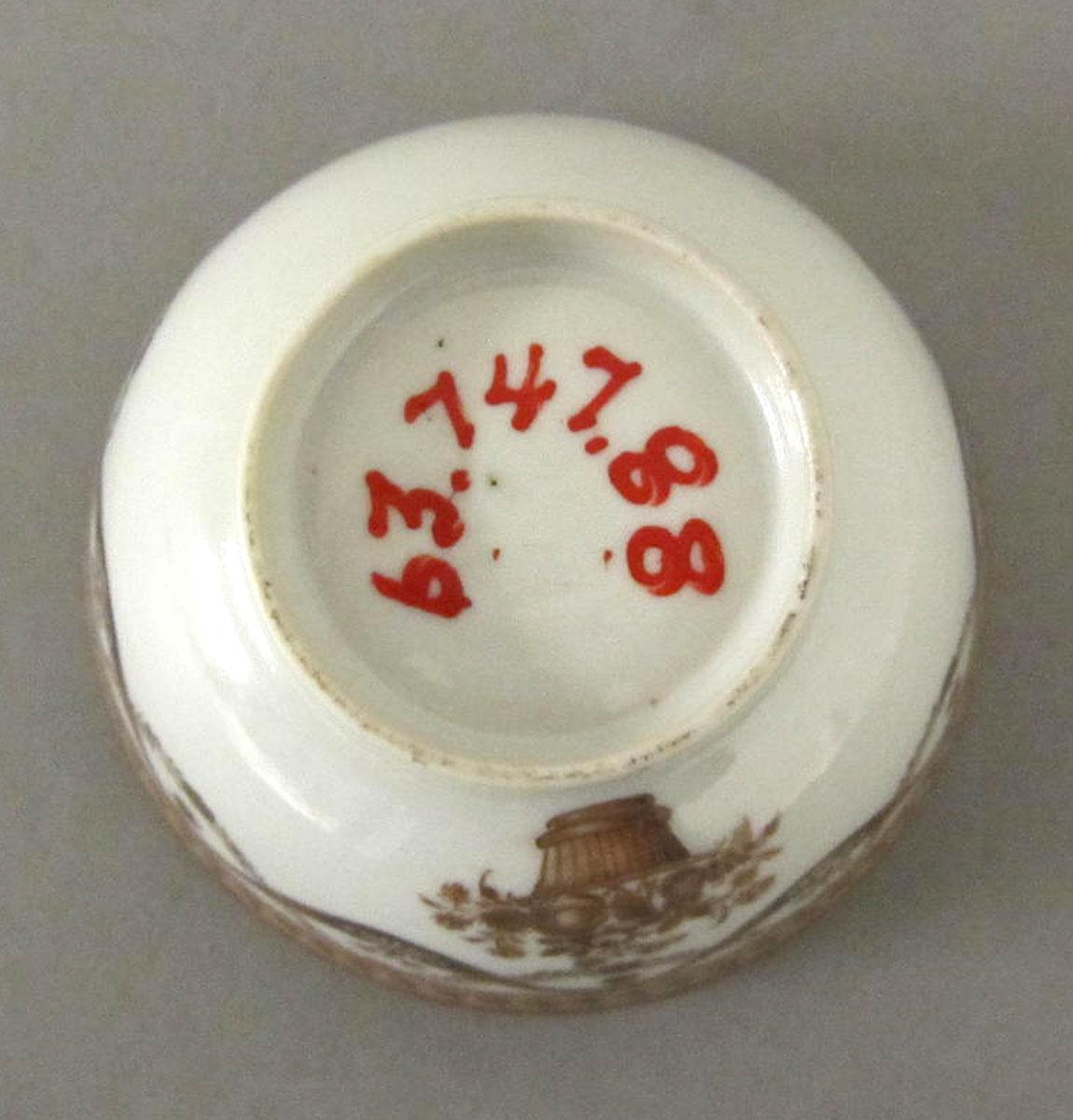 1963.0747.088 Porcelain teabowl underside