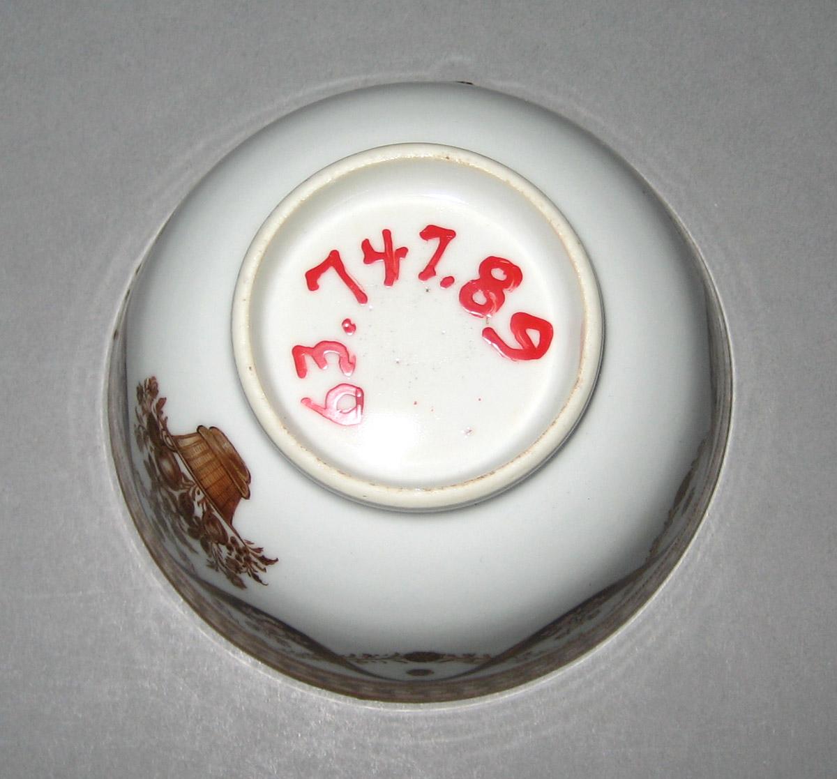 1963.0747.089 Porcelain Teabowl underside