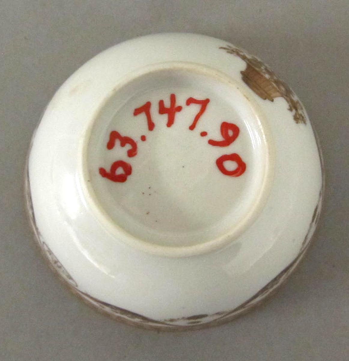 1963.0747.090 Porcelain teabowl underside