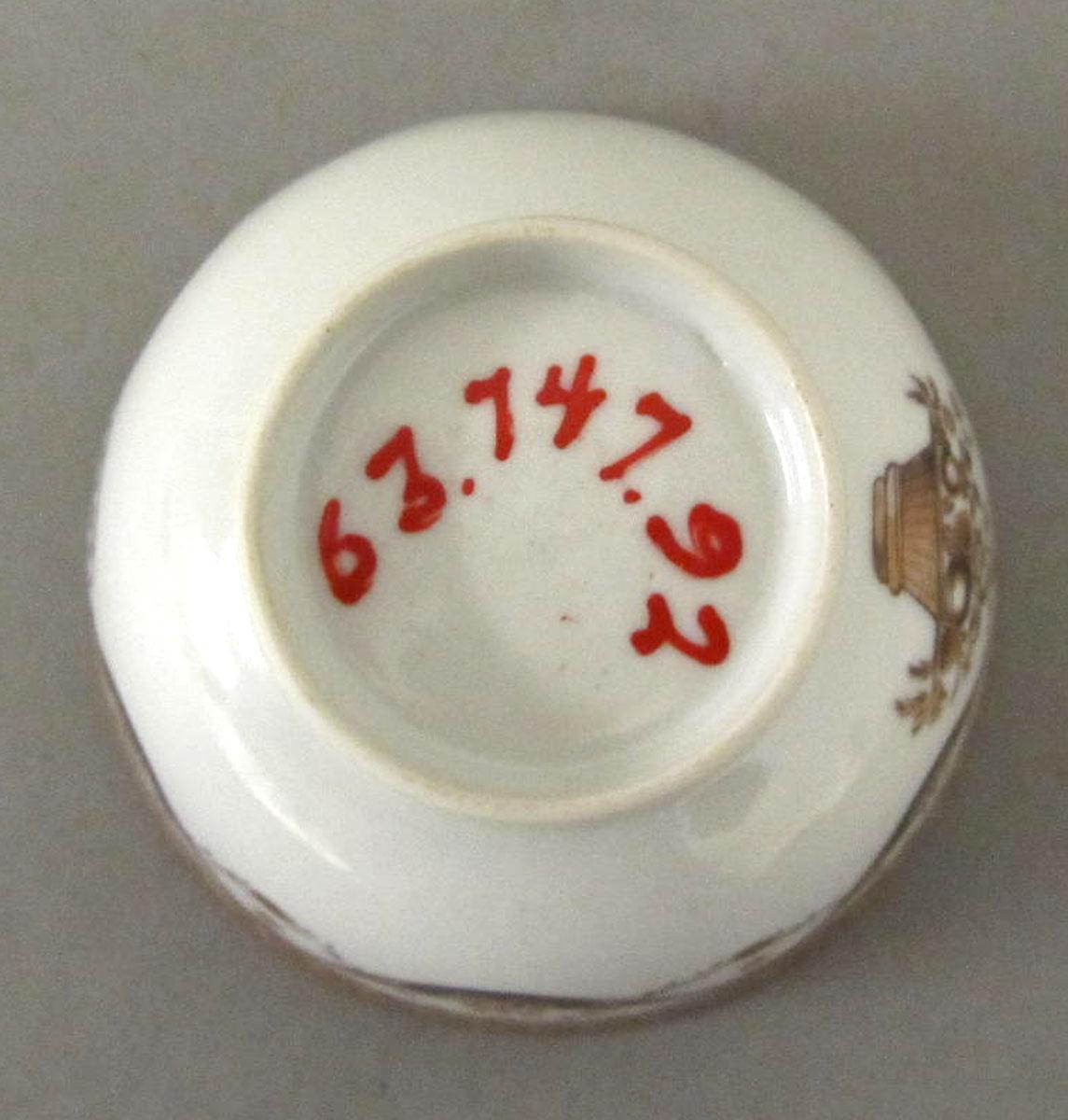 1963.0747.092 Porcelain teabowl underside