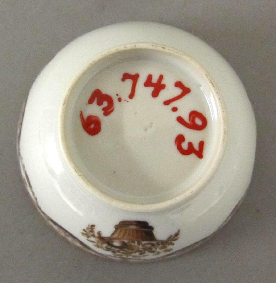 1963.0747.093 Porcelain teabowl underside