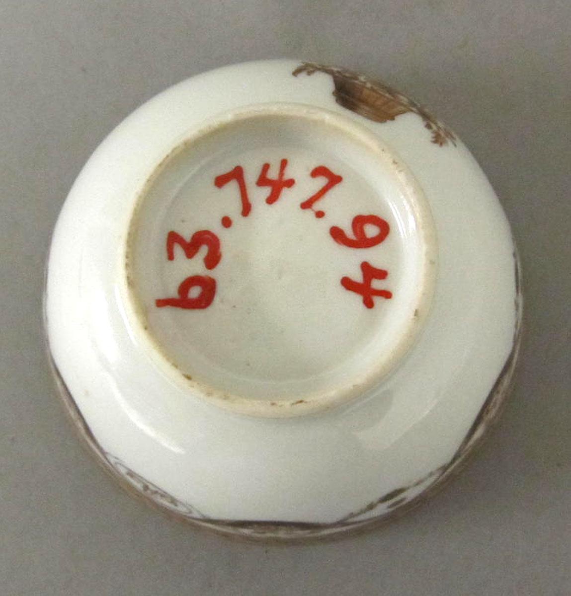 1963.0747.094 Porcelain teabowl underside