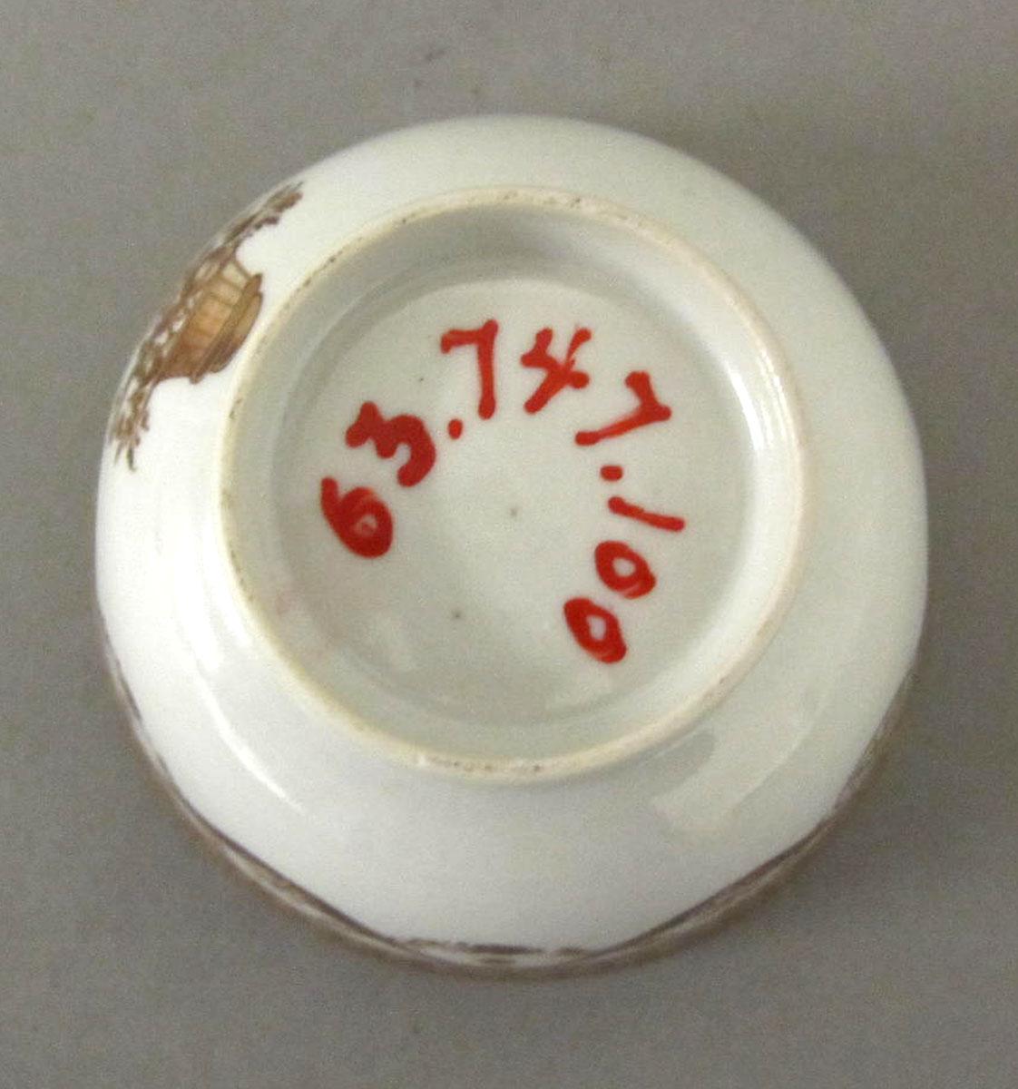 1963.0747.100 Porcelain teabowl underside