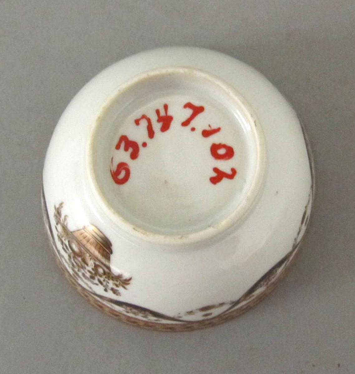 1963.0747.102 Porcelain teabowl underside