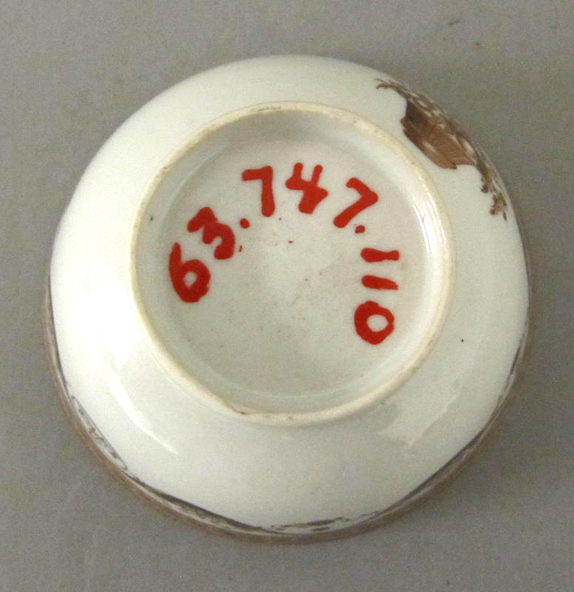 1963.00747.110 Porcelain teabowl underside