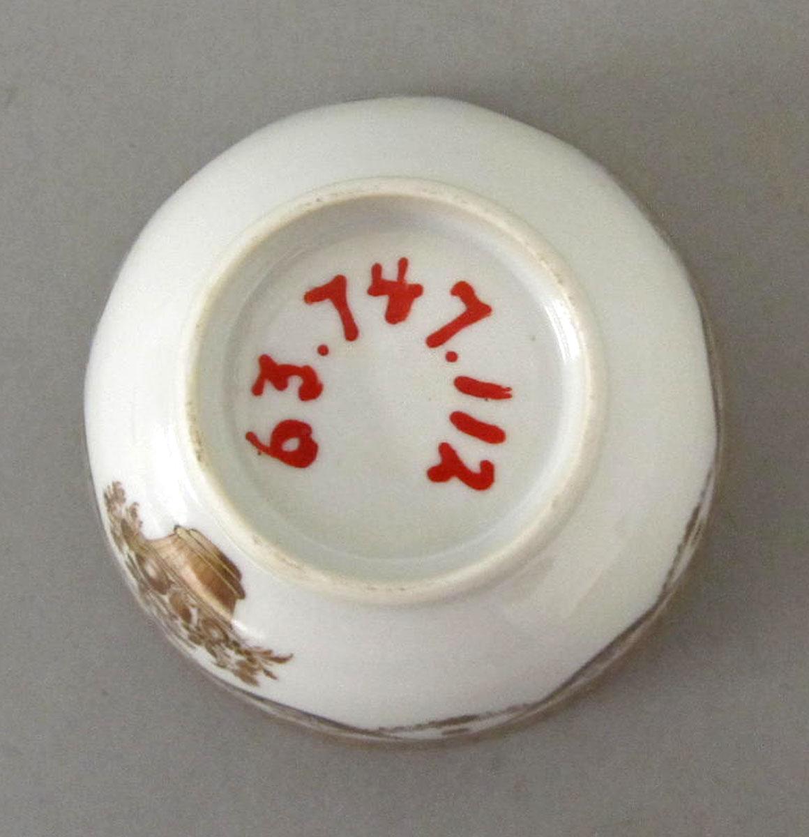 1963.0747.112 Porcelain teabowl underside