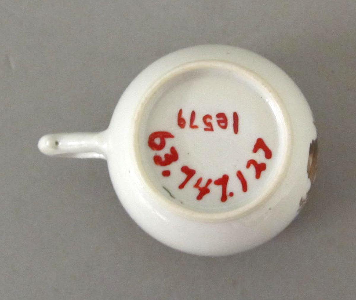 1963.0747.127 Porcelain coffee cup underside