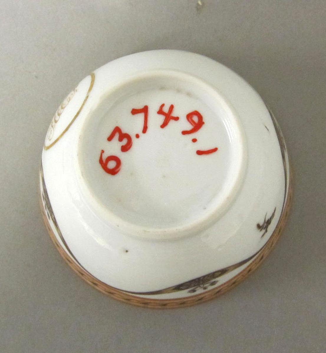 1963.0749.001 Porcelain cup underside