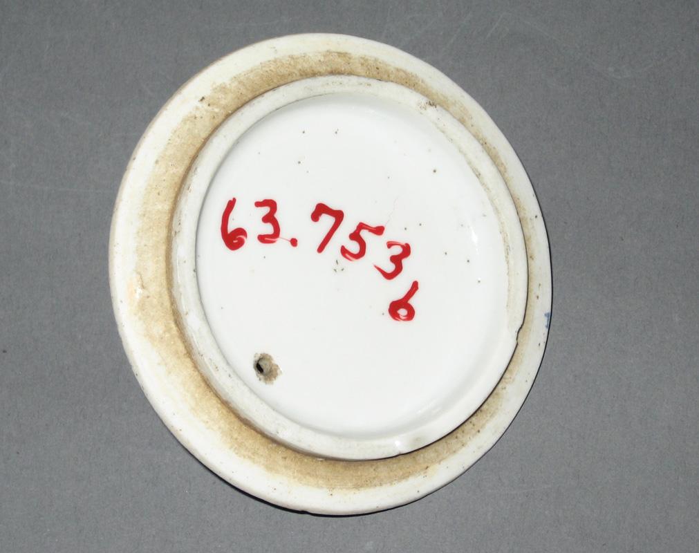 1963.0753 B Porcelain Coffee pot lid underside