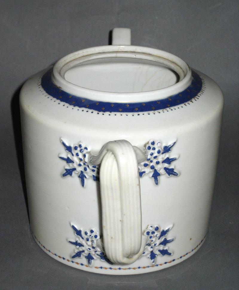 1963.0754.001 A Porcelain Teapot handle