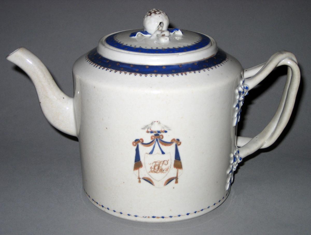 1963.0754.002 A, B Porcelain Teapot side 1