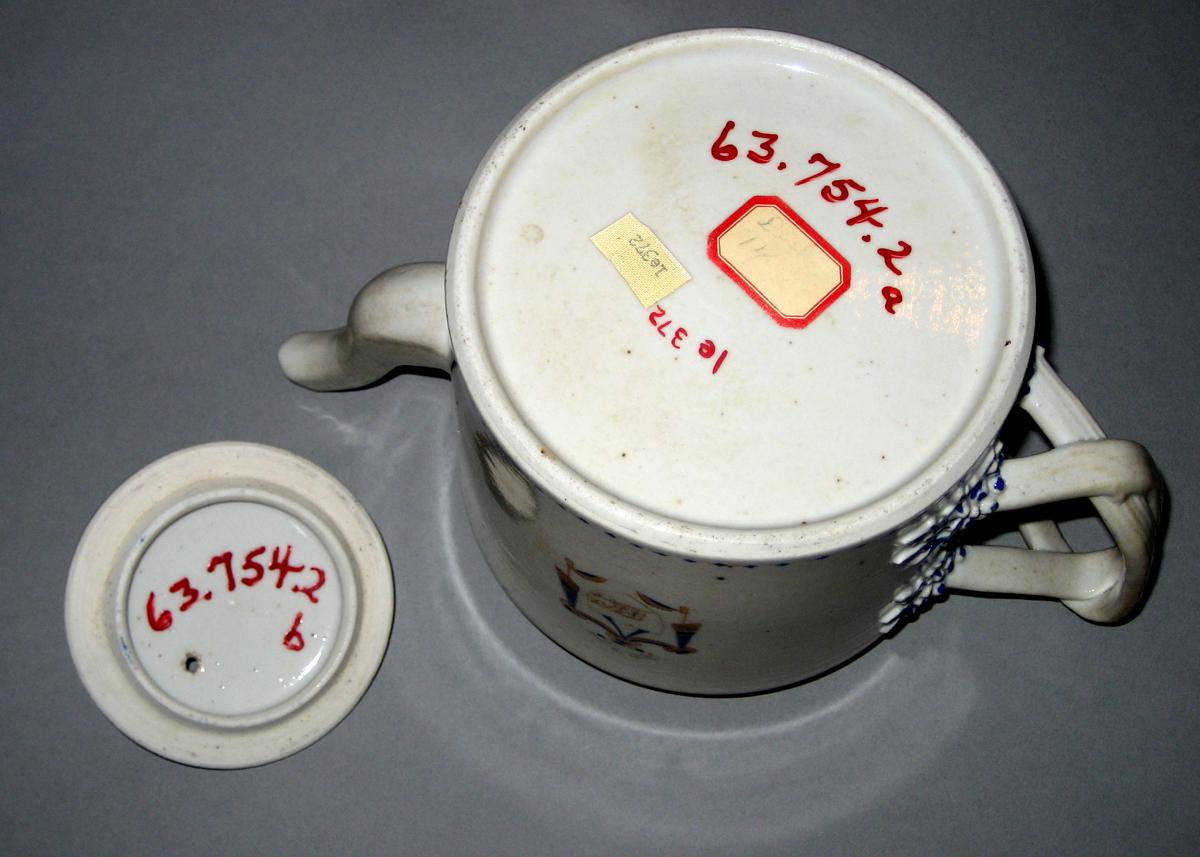 1963.0754.002 A, B Porcelain Teapot underside