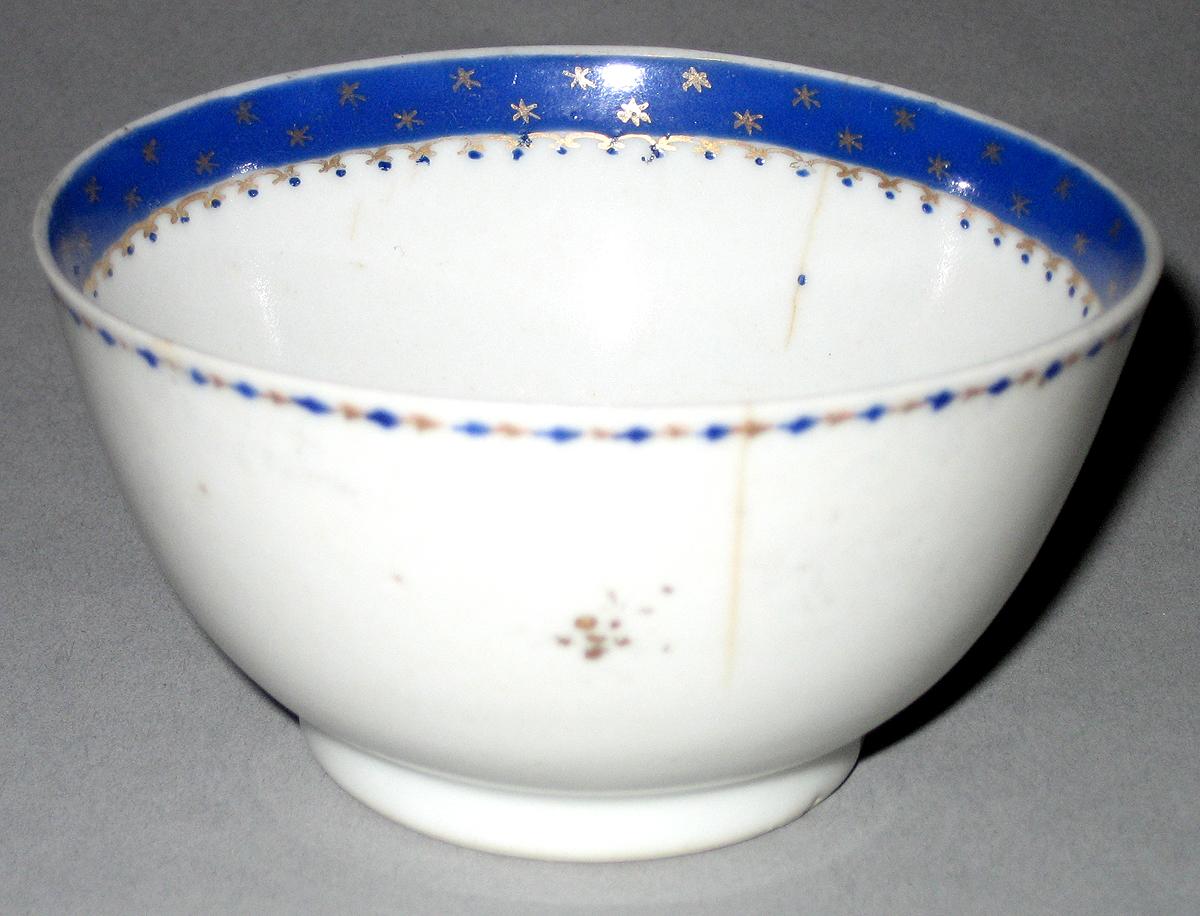 1963.0754.008 Porcelain Teabowl back
