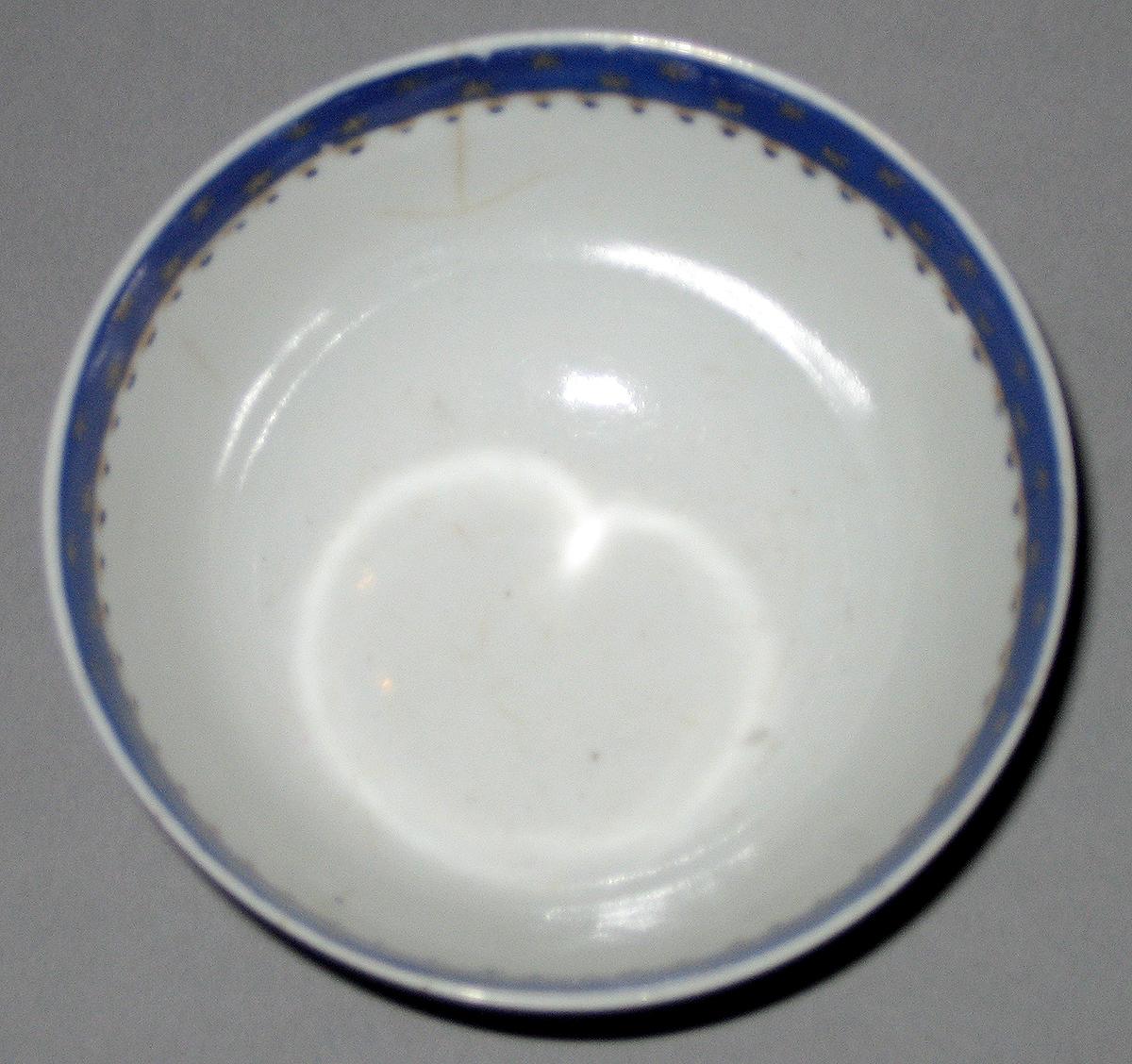 1963.0754.008 Porcelain Teabowl interior
