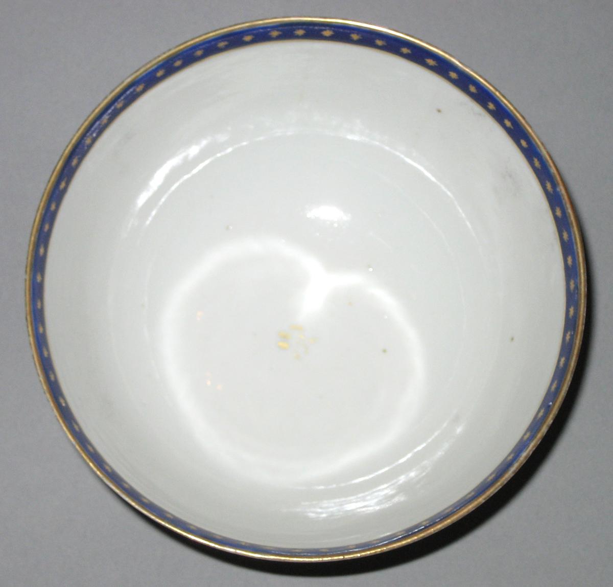 1963.0756.016 Porcelain Teabowl interior