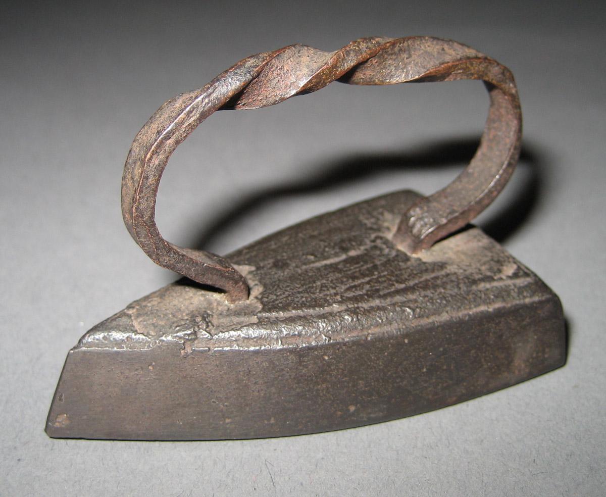1955.0136.130 Iron