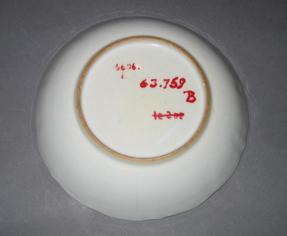 1963.0759 B Saucer underside
