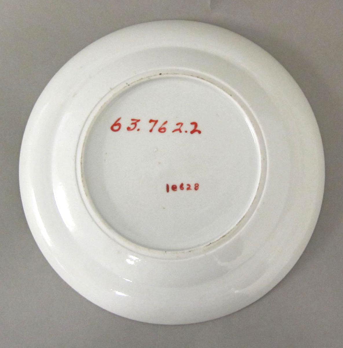 1963.0762.002 Porcelain plate underside