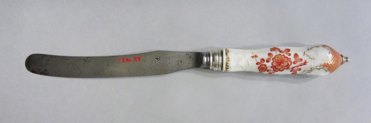 1963.0763.001 Knife, upper surface