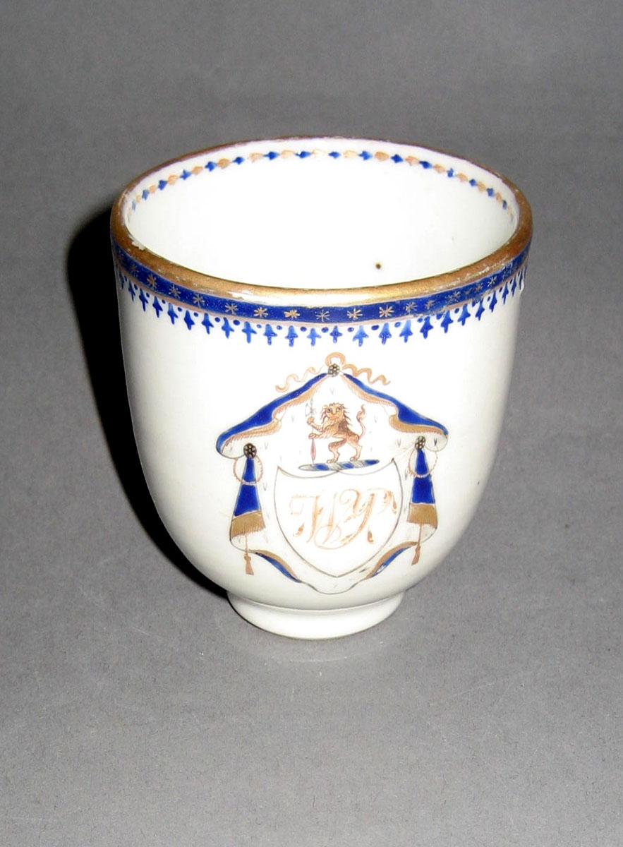 1963.0766.007 Coffee cup front