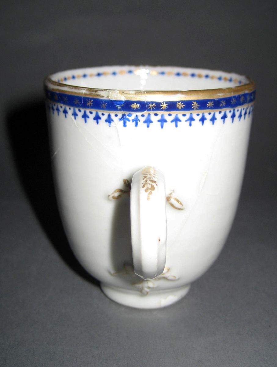 1963.0766.010 Porcelain Coffee Cup handle view